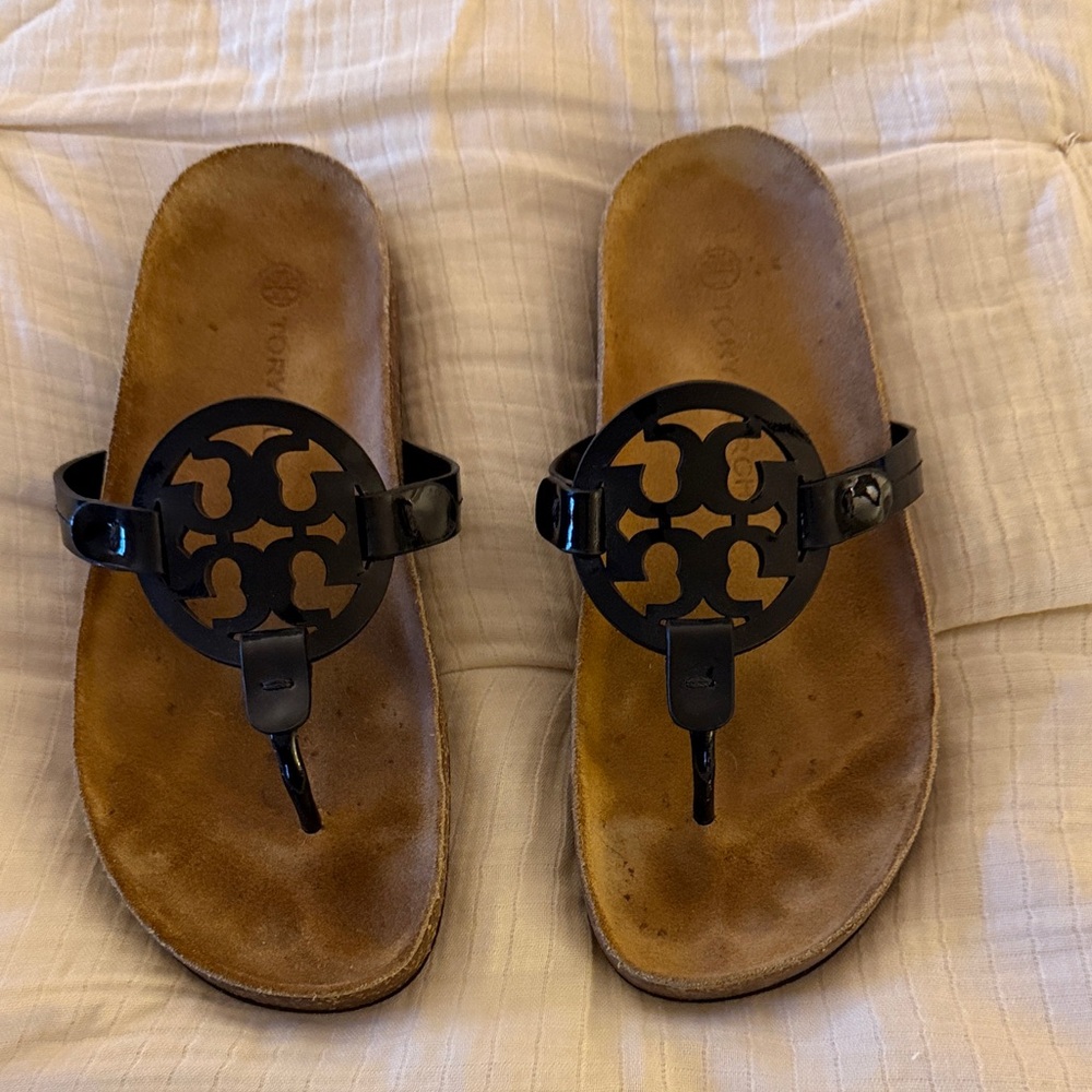 Black Logo Cutout Leather Thong Sandals